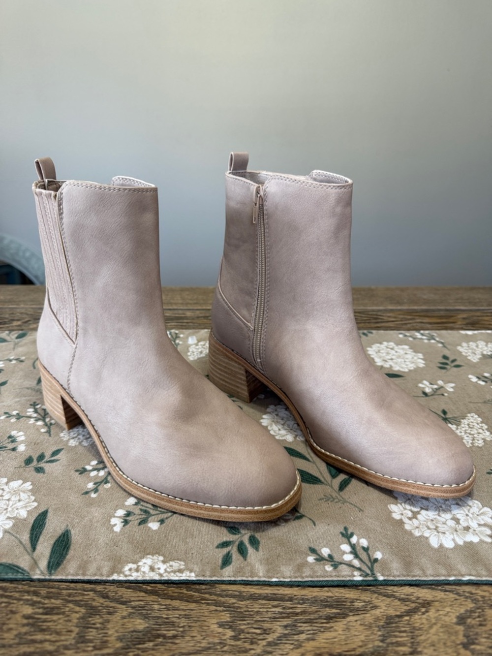 Women's Neutral Taupe Ankle‎ Booties with Side Zip 8 Dolce Vita Dominica